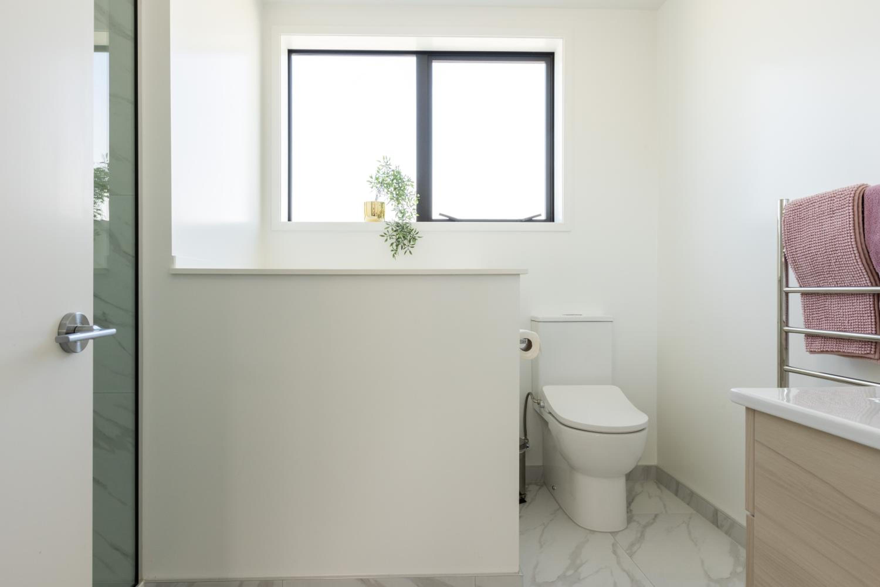Luxury 2 Bedroom Townhouse By Hagley Park In CBD view 5