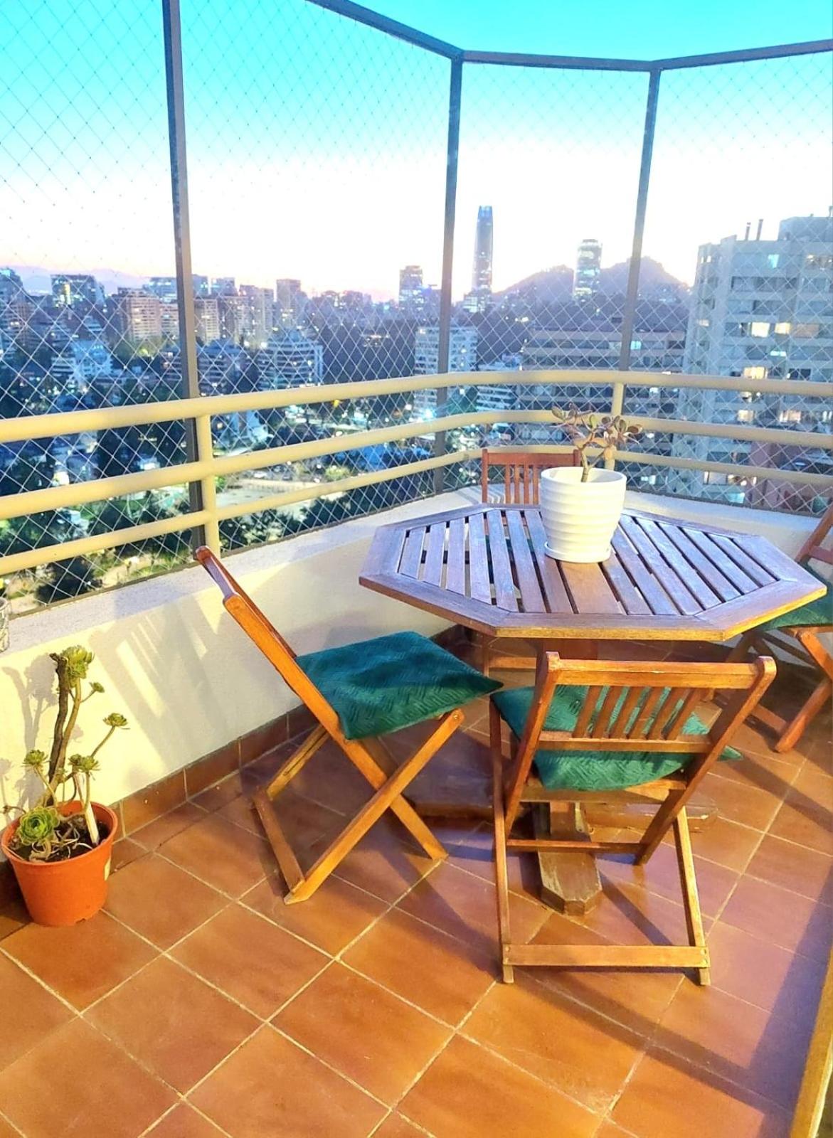 Hermoso depto en las Condes Parque Arauco, 10 personas
