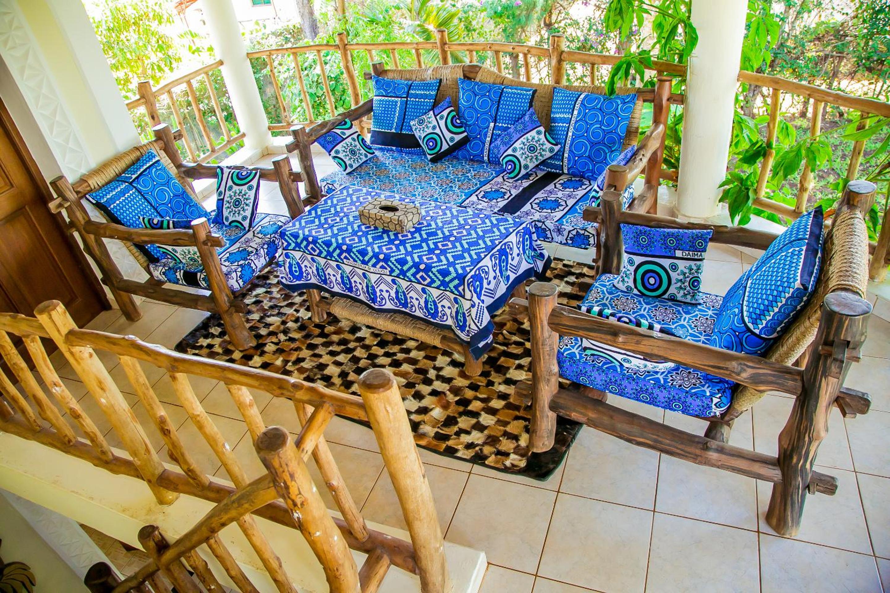 3 Bed Villa Sleeps 6 - Pool Garden Chef Option view 2