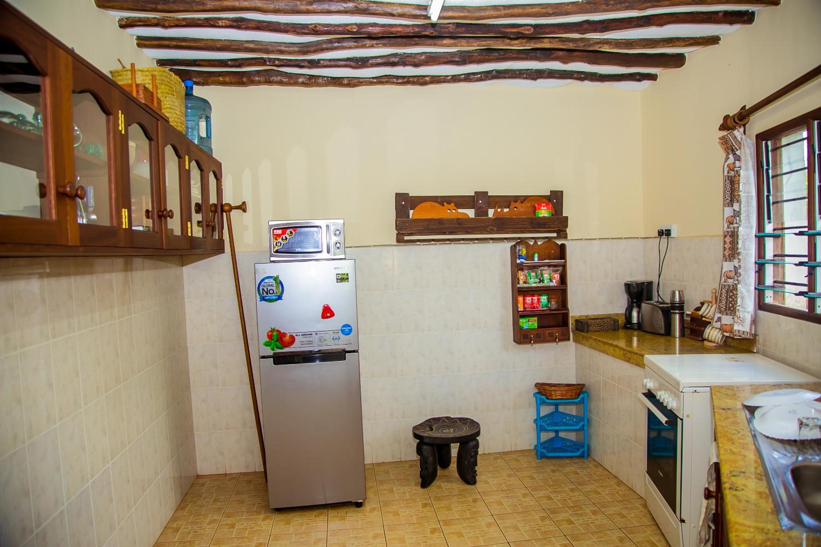 3 Bed Villa Sleeps 6 - Pool Garden Chef Option view 5