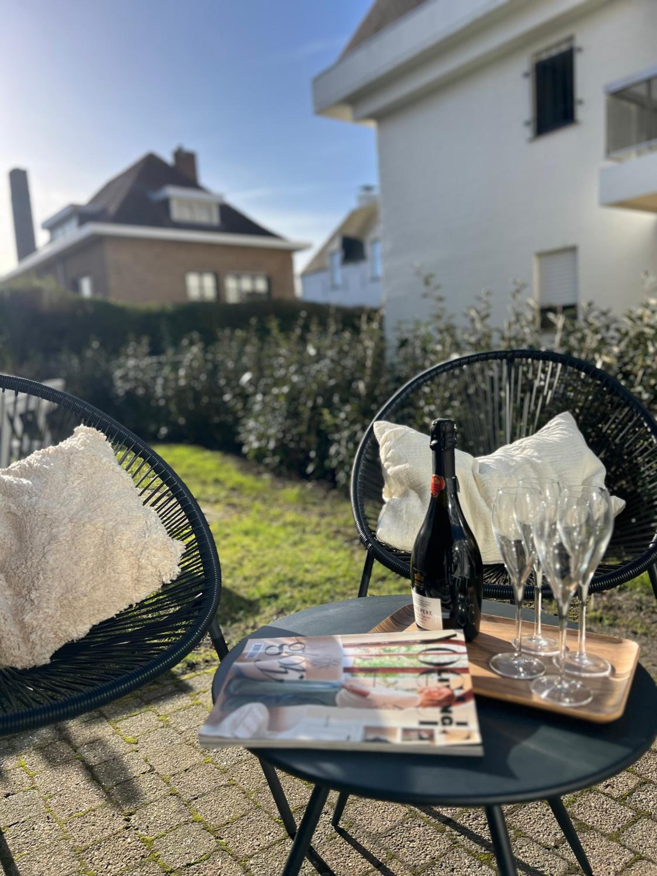 Gelijkvloers appartement met prive parking