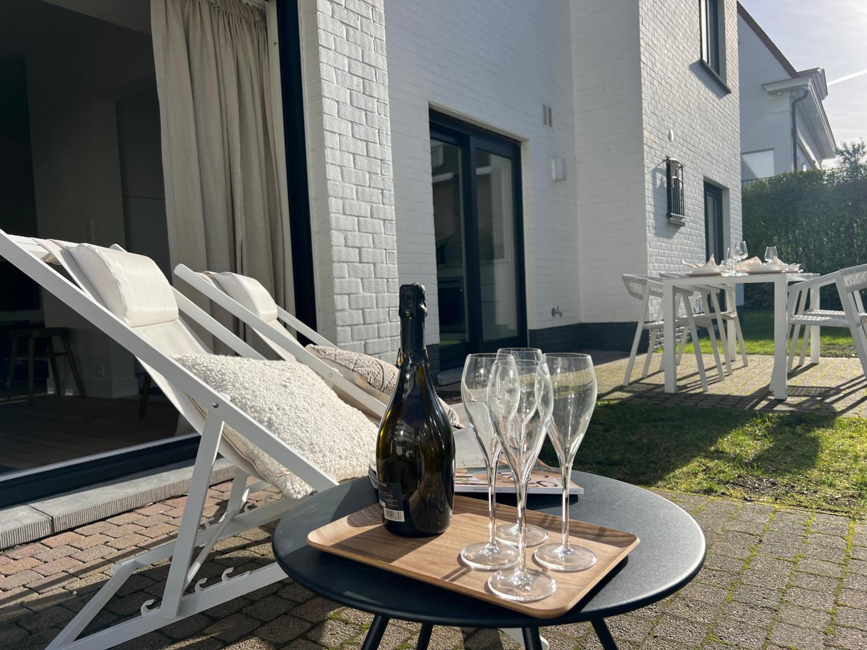 Gelijkvloers appartement met prive parking