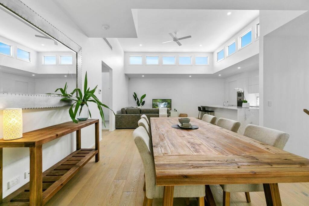 Sunshine Beach Home - Dog friendly- walking distance to Sunshine Beach and cafes