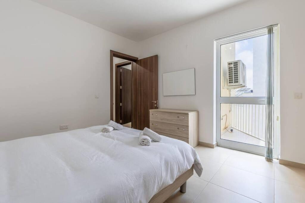 The Waves 2 Bedroom Apartment in Marsaxlokk view 3