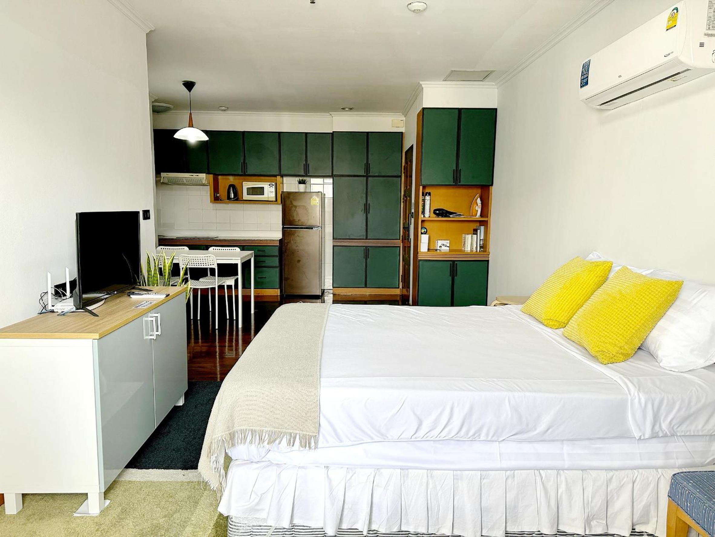 Center Bangkok Suite next to Platinum mall