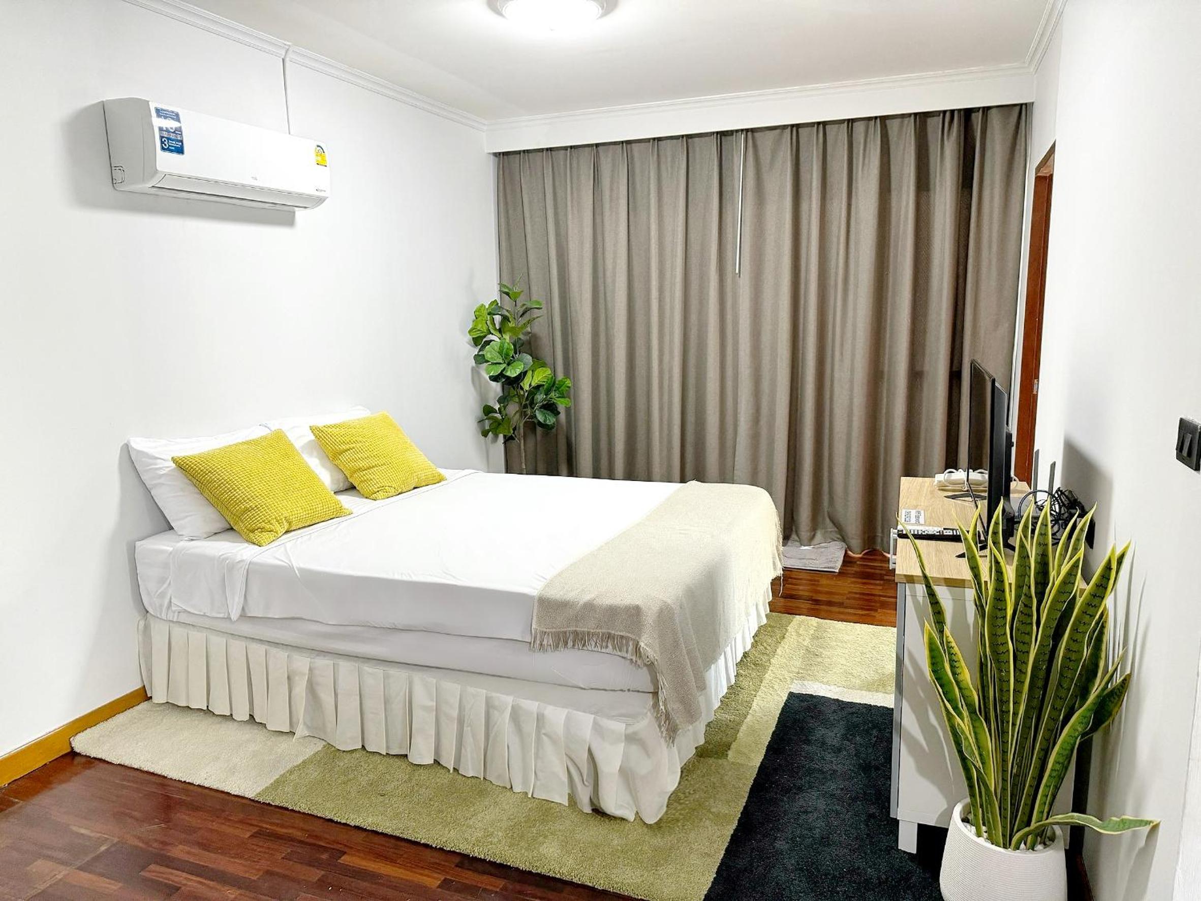 Center Bangkok Suite next to Platinum mall