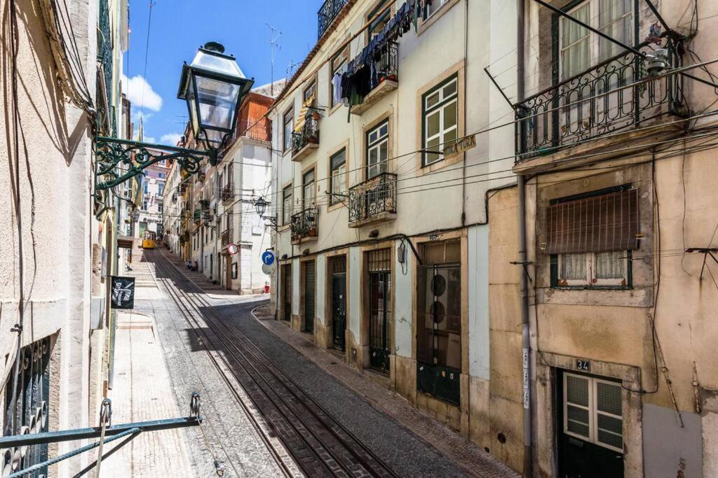BE Modern & Spacious Apartment with a Private Patio! On BICA Funicular Street - LIS Downtown view 3
