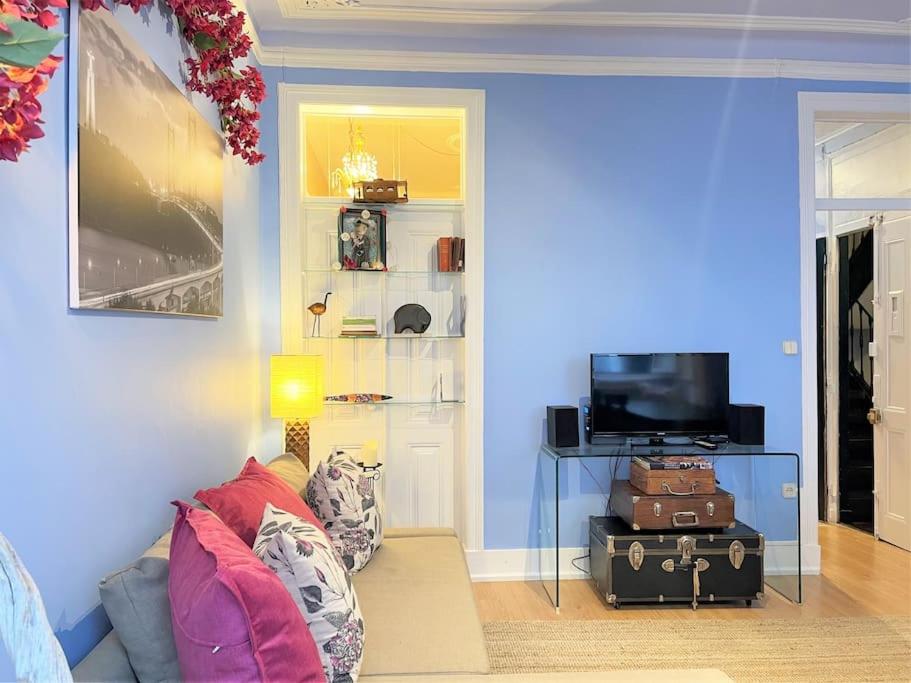 MC Newly Renovated Apartment! Romantic Stay in Trendy Príncipe Real - Lisbon Downtown view 3