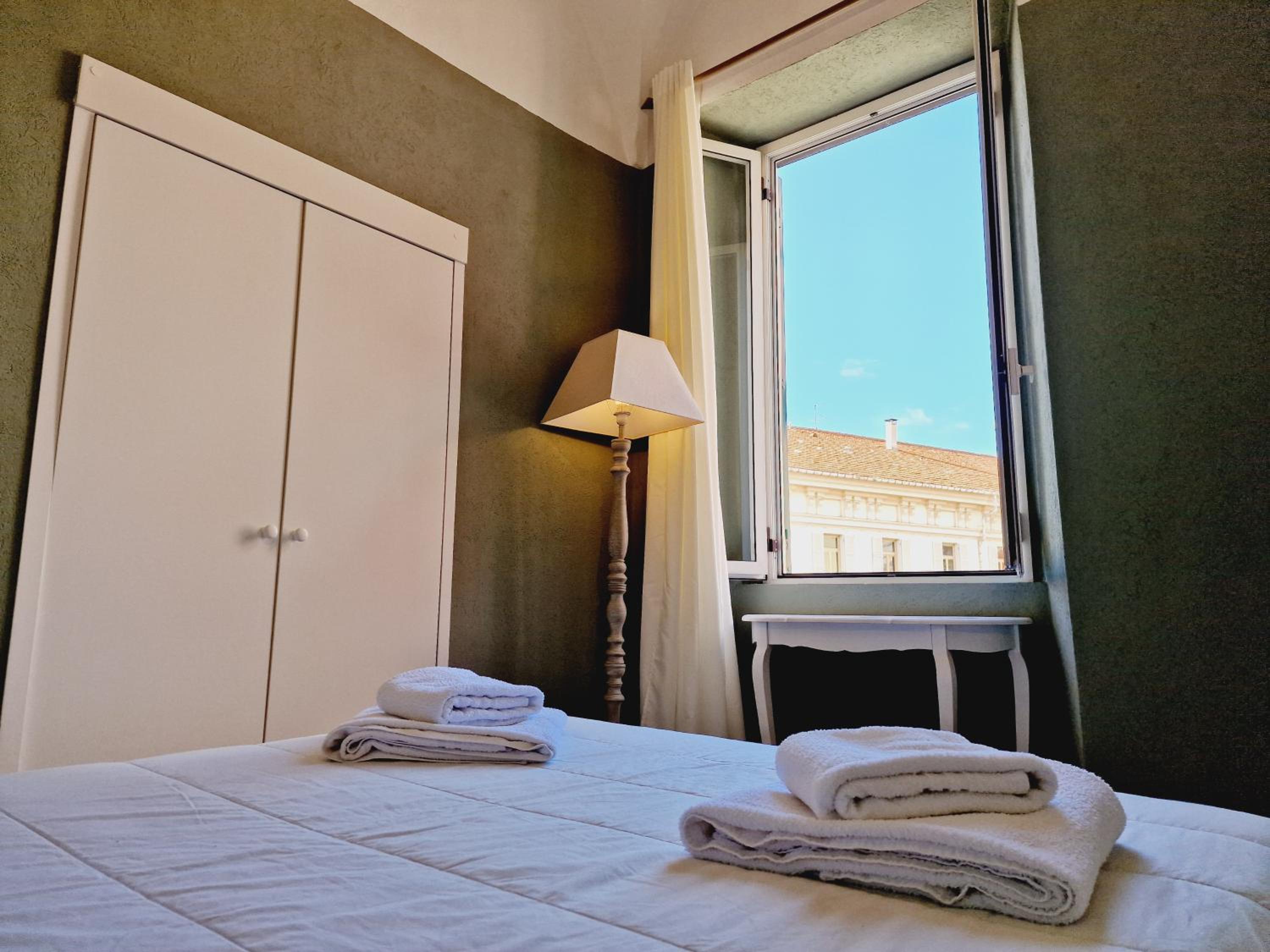 HomeholidaySanremo & Spa view 4
