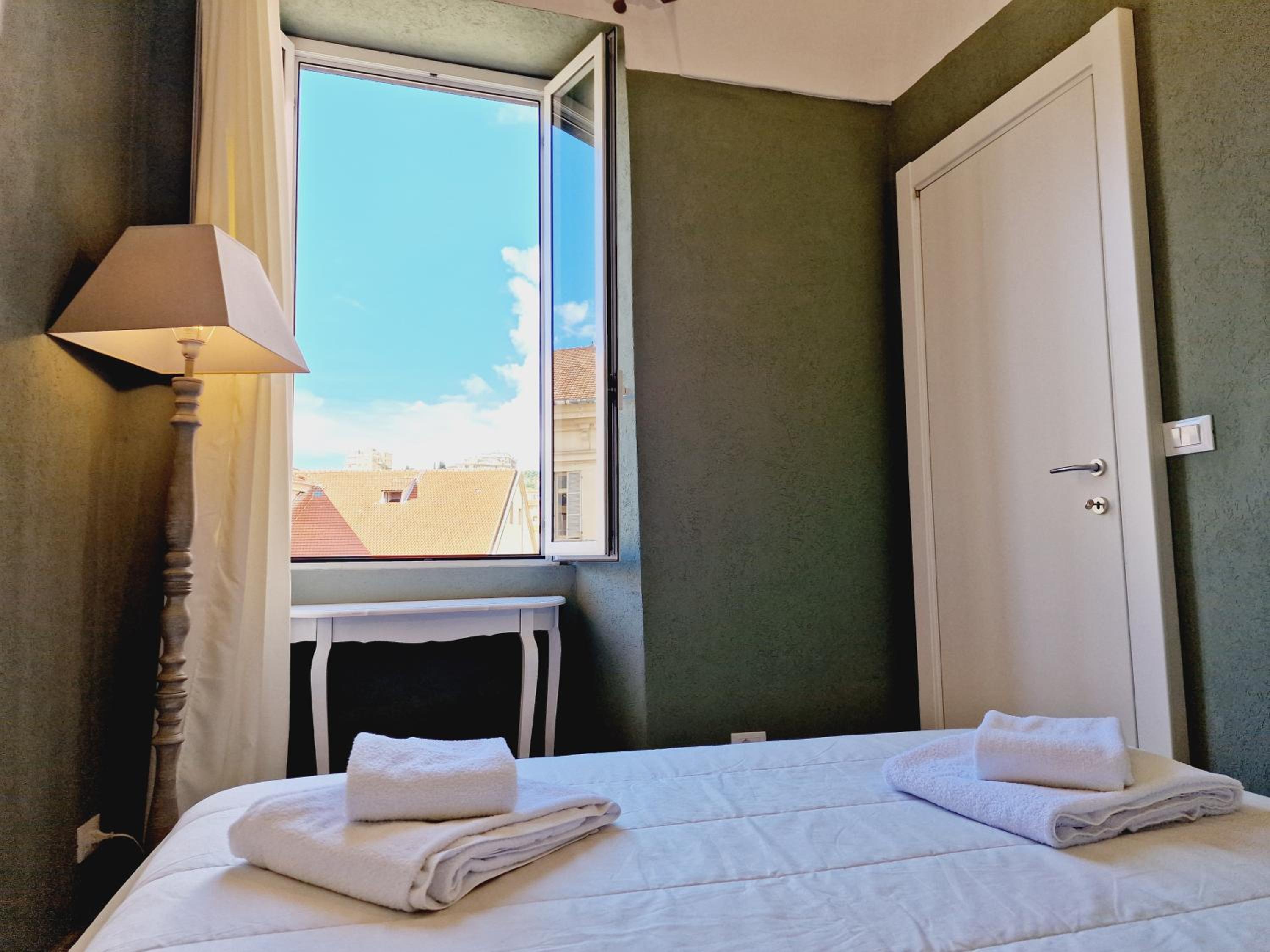 HomeholidaySanremo & Spa view 5