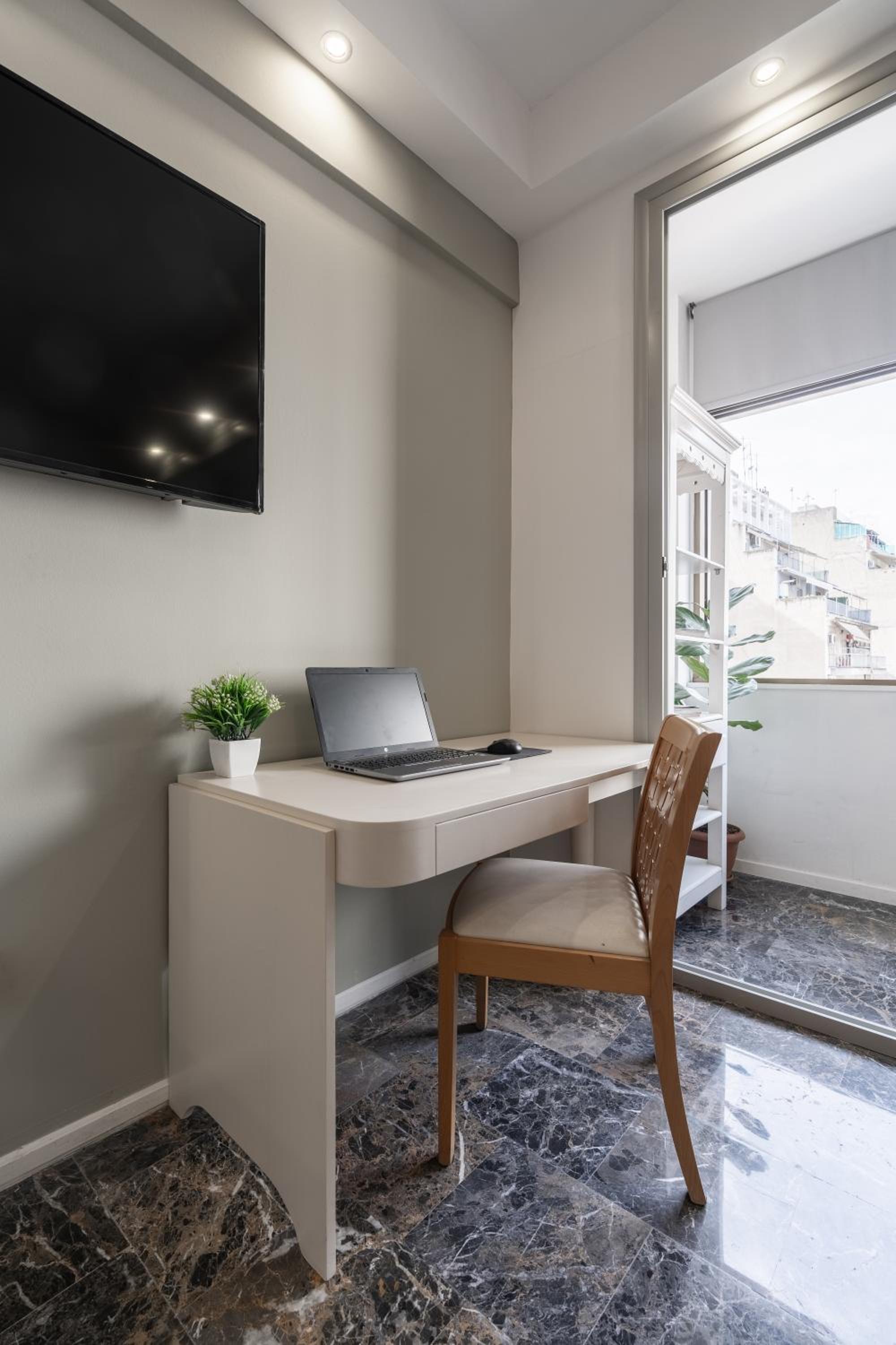 Elegant Suite - Thessaloniki view 4