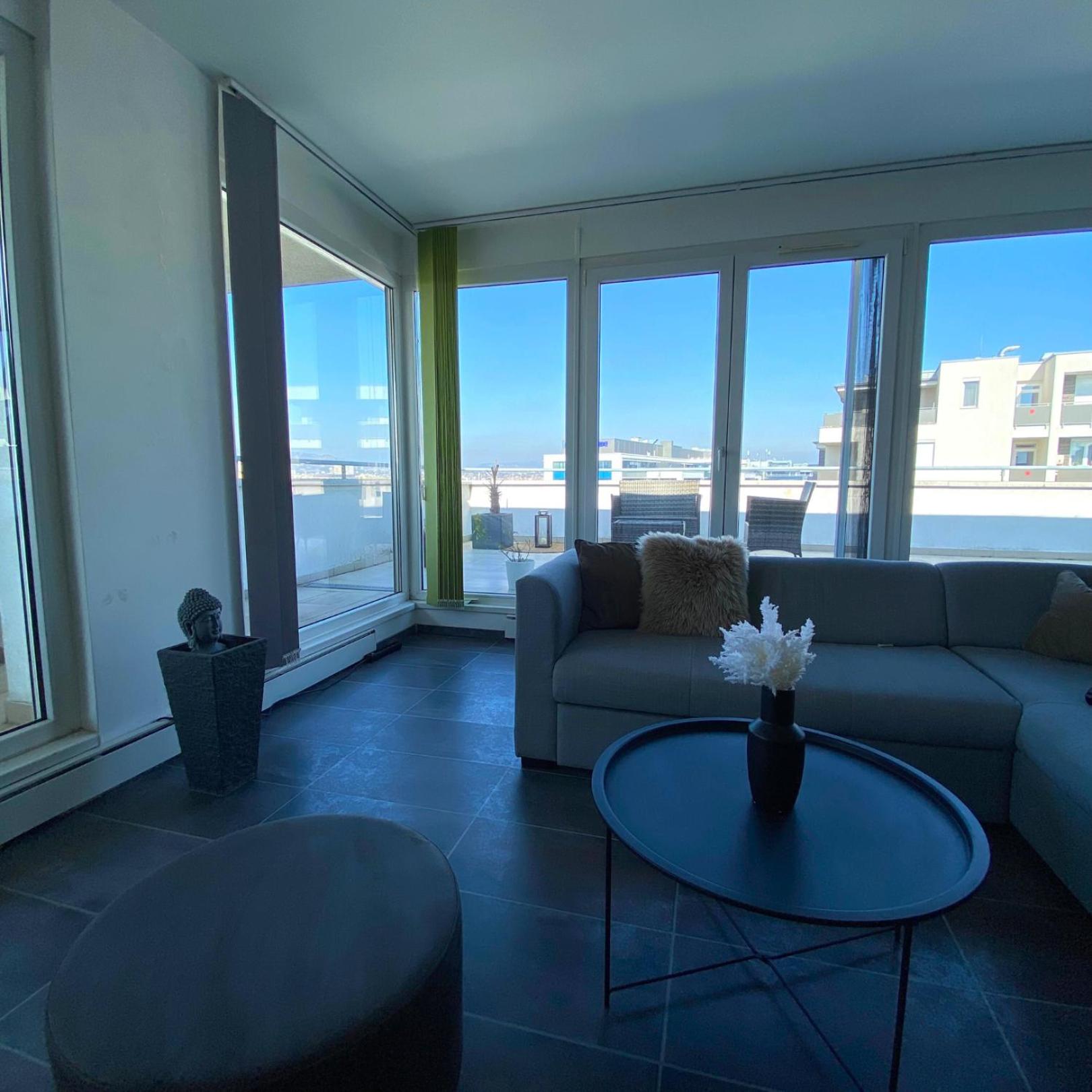 Highrise Horizon Penthouse