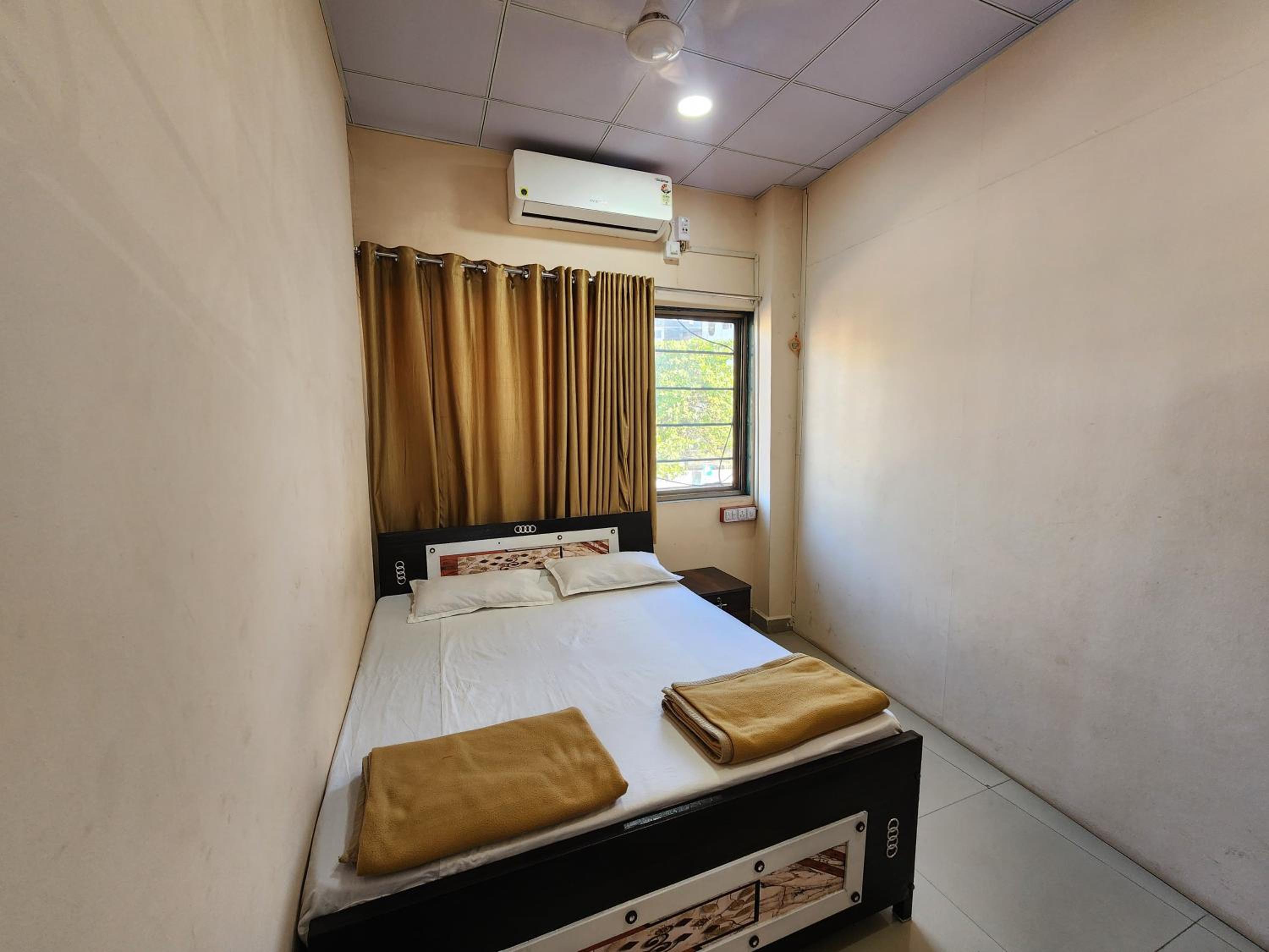 Hotel Diamond AC Dormitory and Guest House view 5