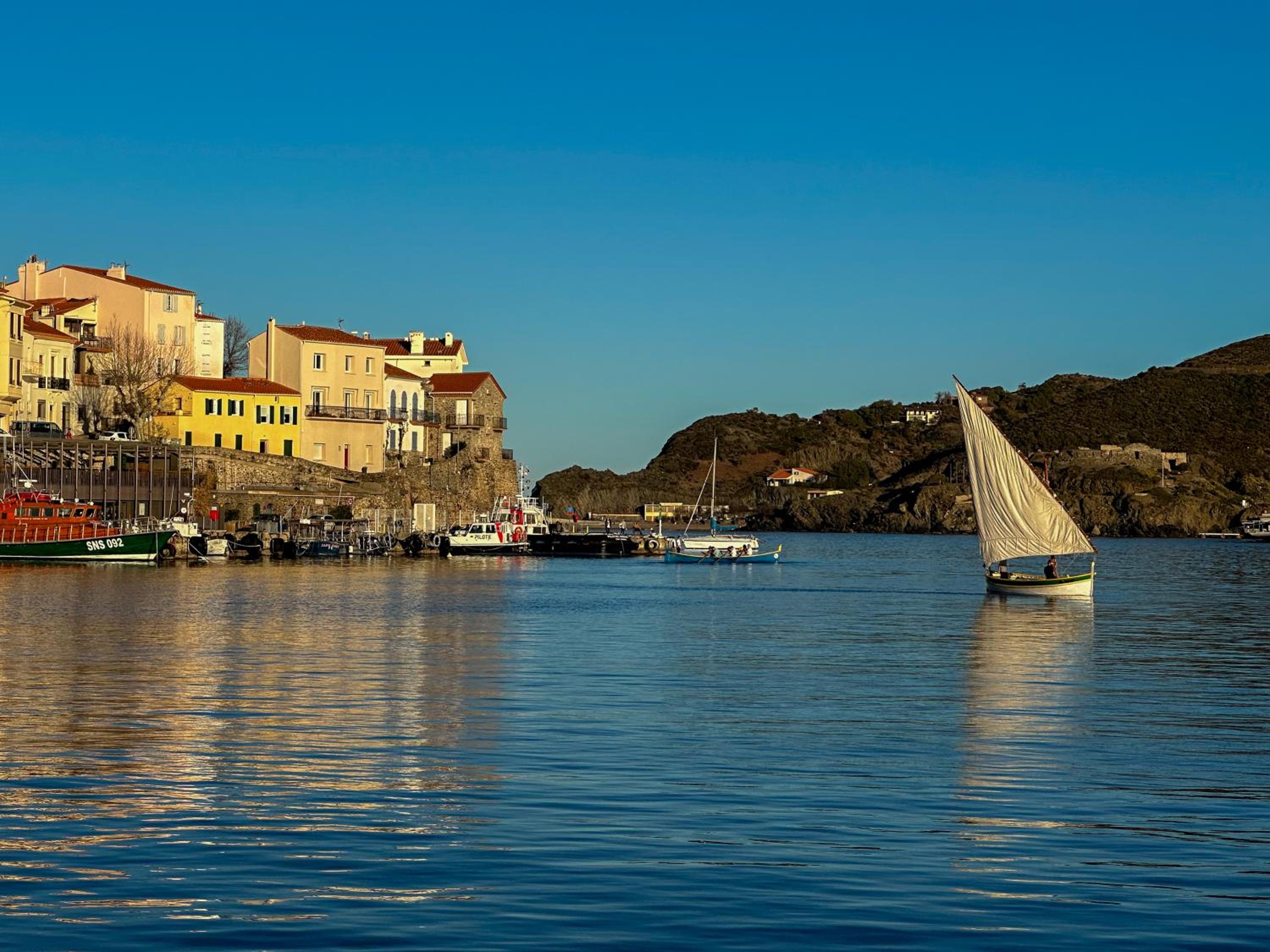 T3 clim, TV, ART, familial, 50m du port, cuisine équipée et jeux de société