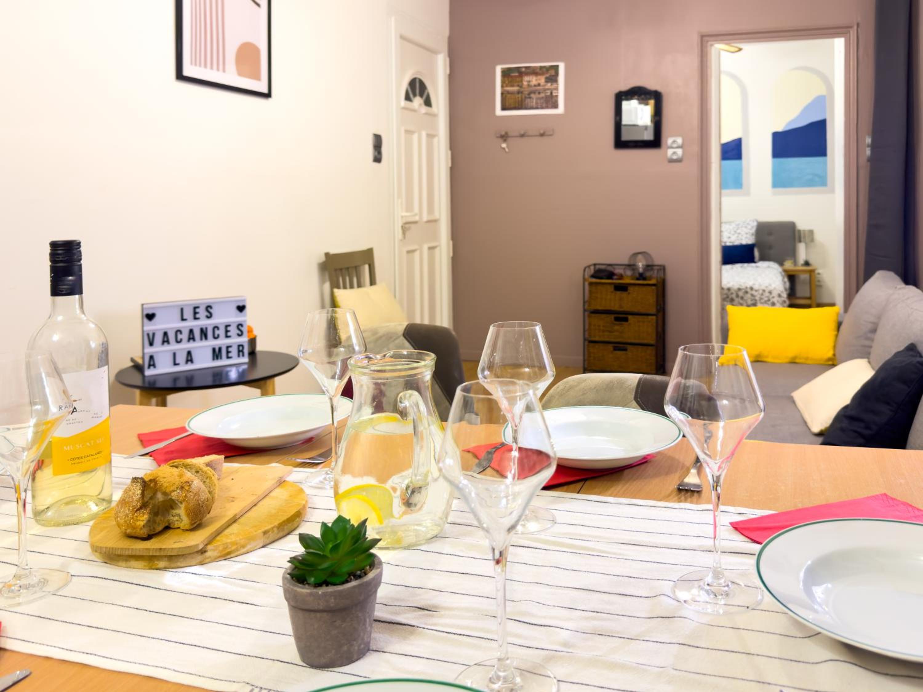 T3 clim, TV, ART, familial, 50m du port, cuisine équipée et jeux de société