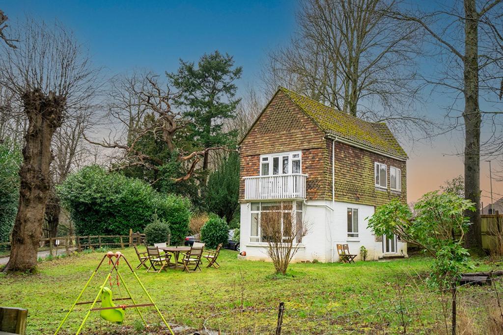 3 bed house near Gatwick and Redhill view 5
