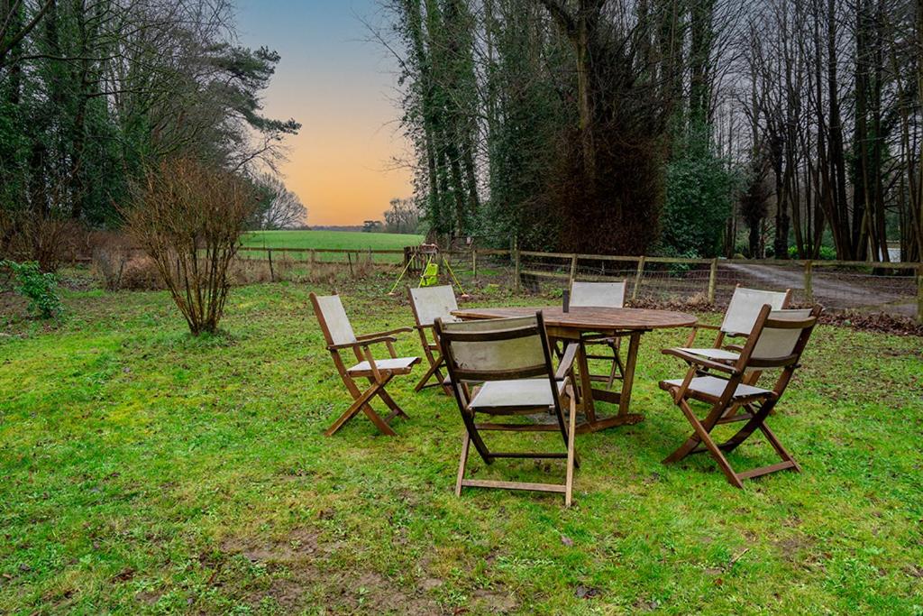 3 bed house near Gatwick and Redhill view 2