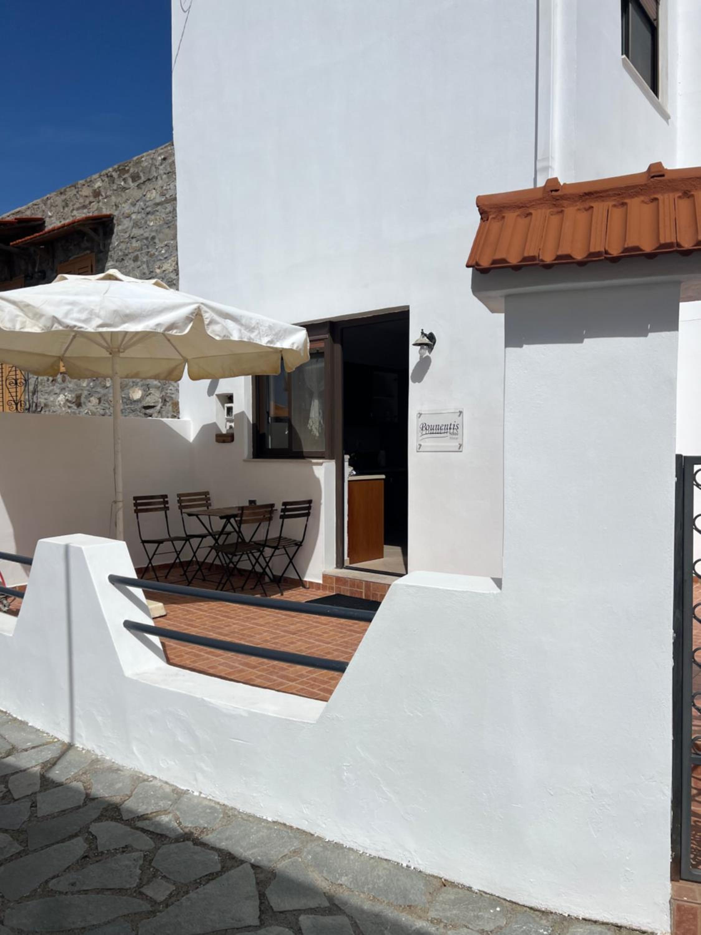 Pounentis house