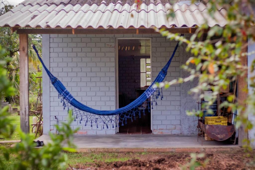 Casa d campo, pátio amplo, cercado. 5min do centro