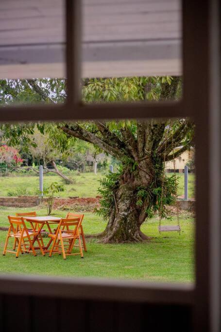 Casa d campo, pátio amplo, cercado. 5min do centro