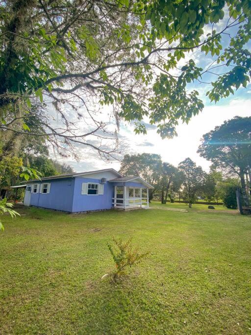 Casa d campo, pátio amplo, cercado. 5min do centro