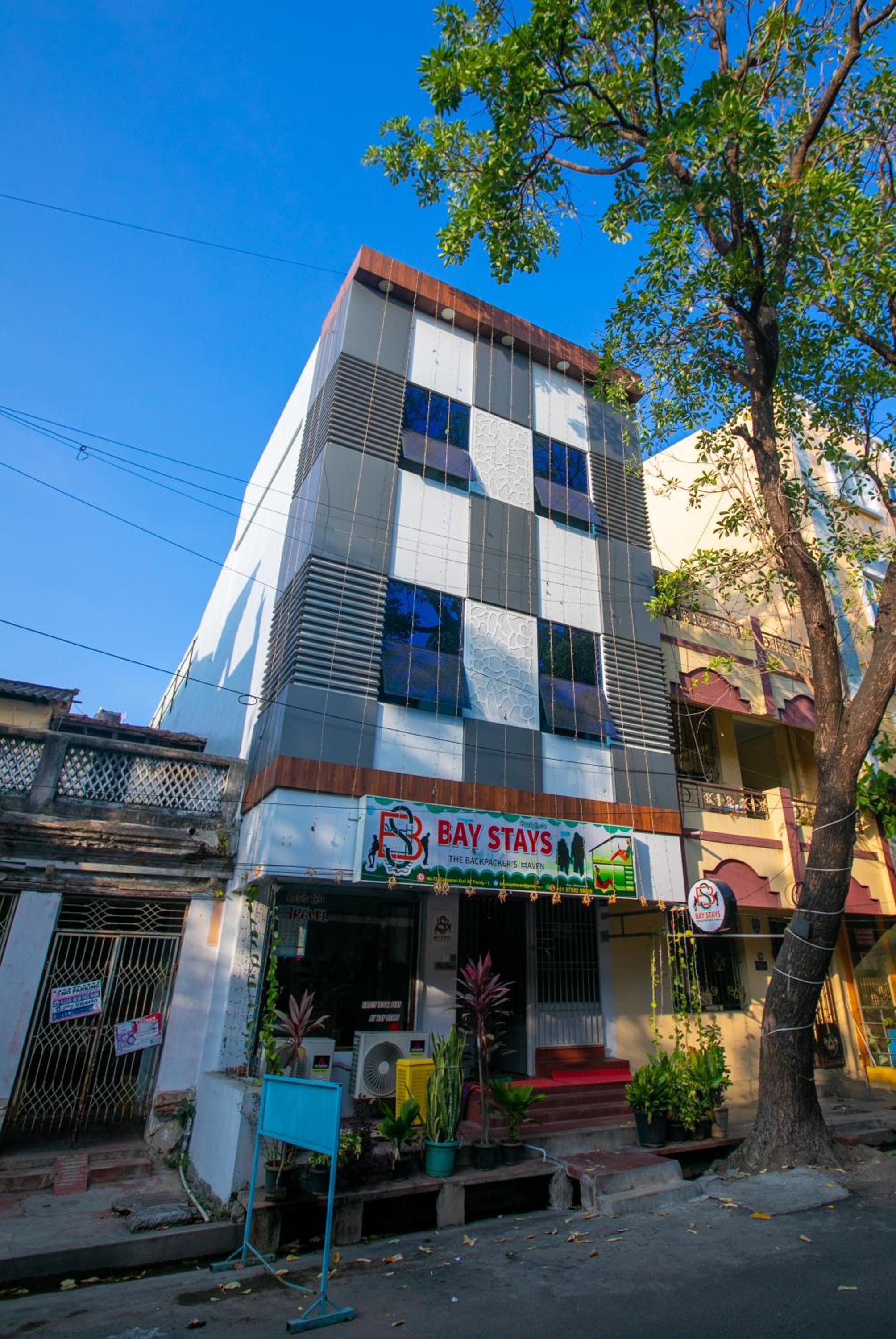 Bay Stays 2BHK Near Rock Beach