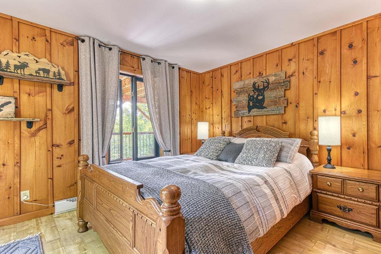 Luxurious log cabin with private spa