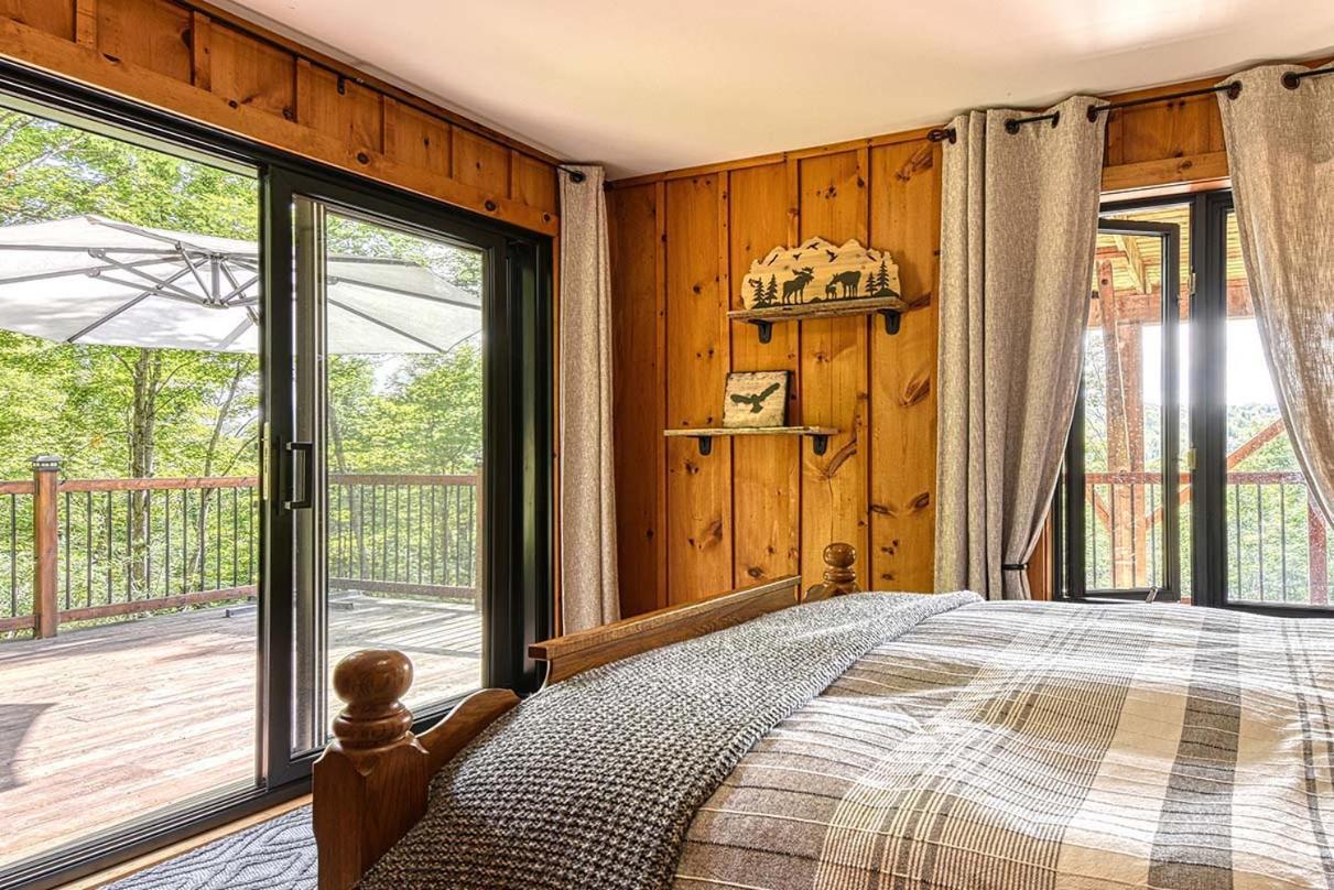 Luxurious log cabin with private spa