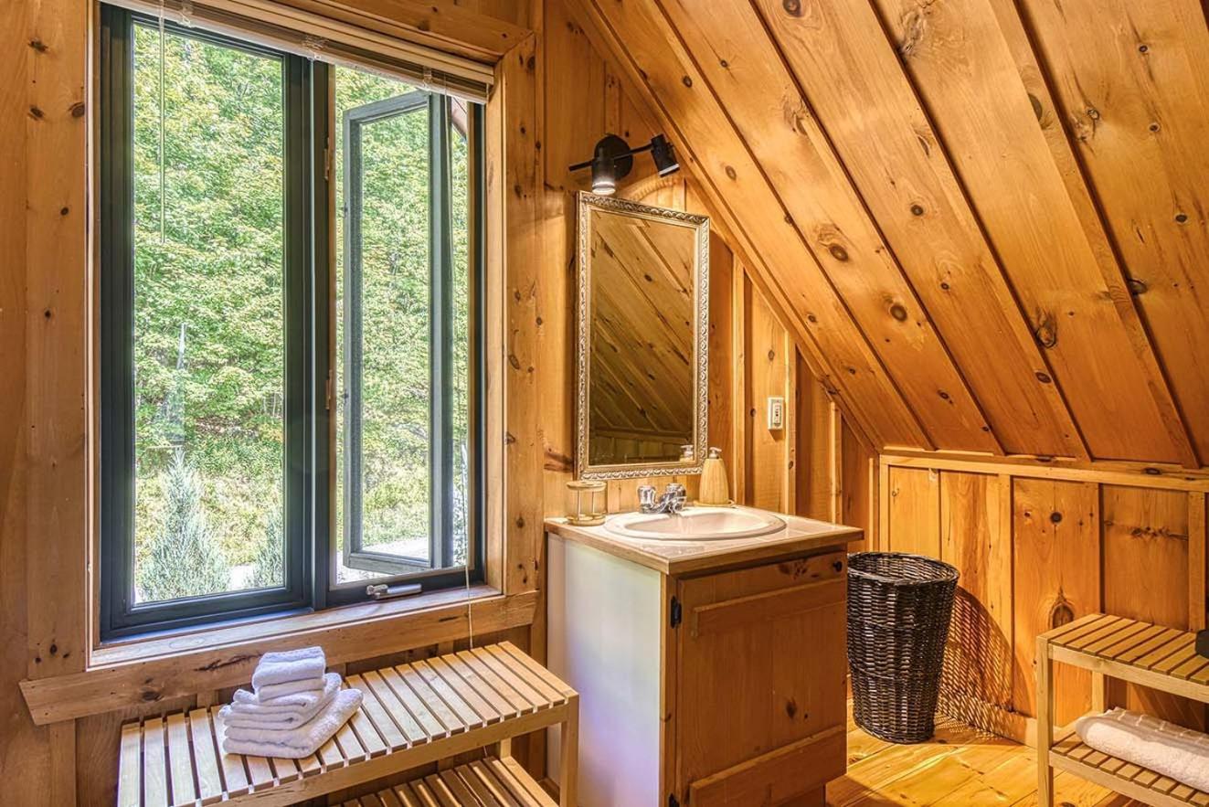 Luxurious log cabin with private spa