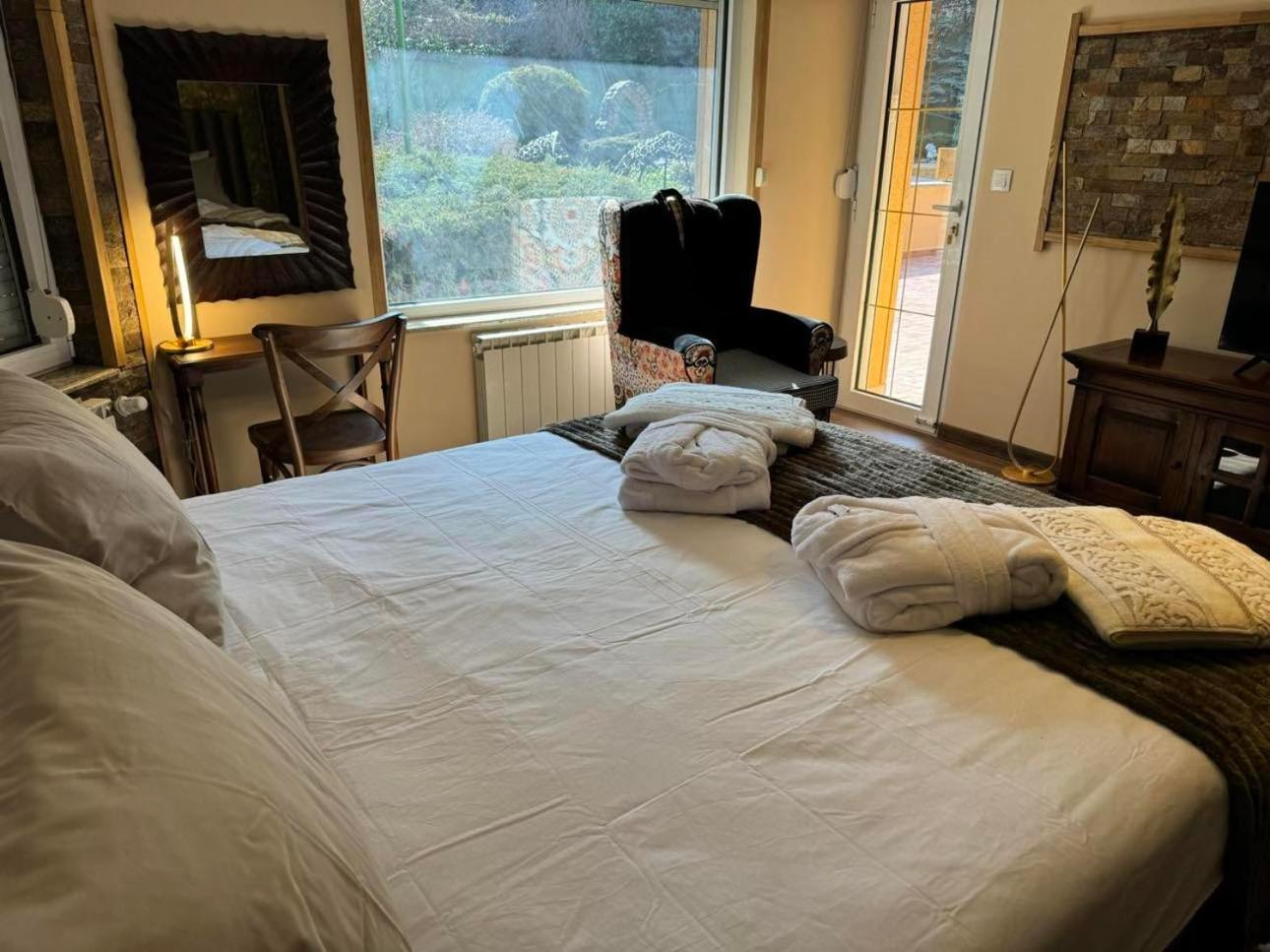 Villa Boyana City & Relax with Hot Jacuzzi and Sauna by BookVillaBG