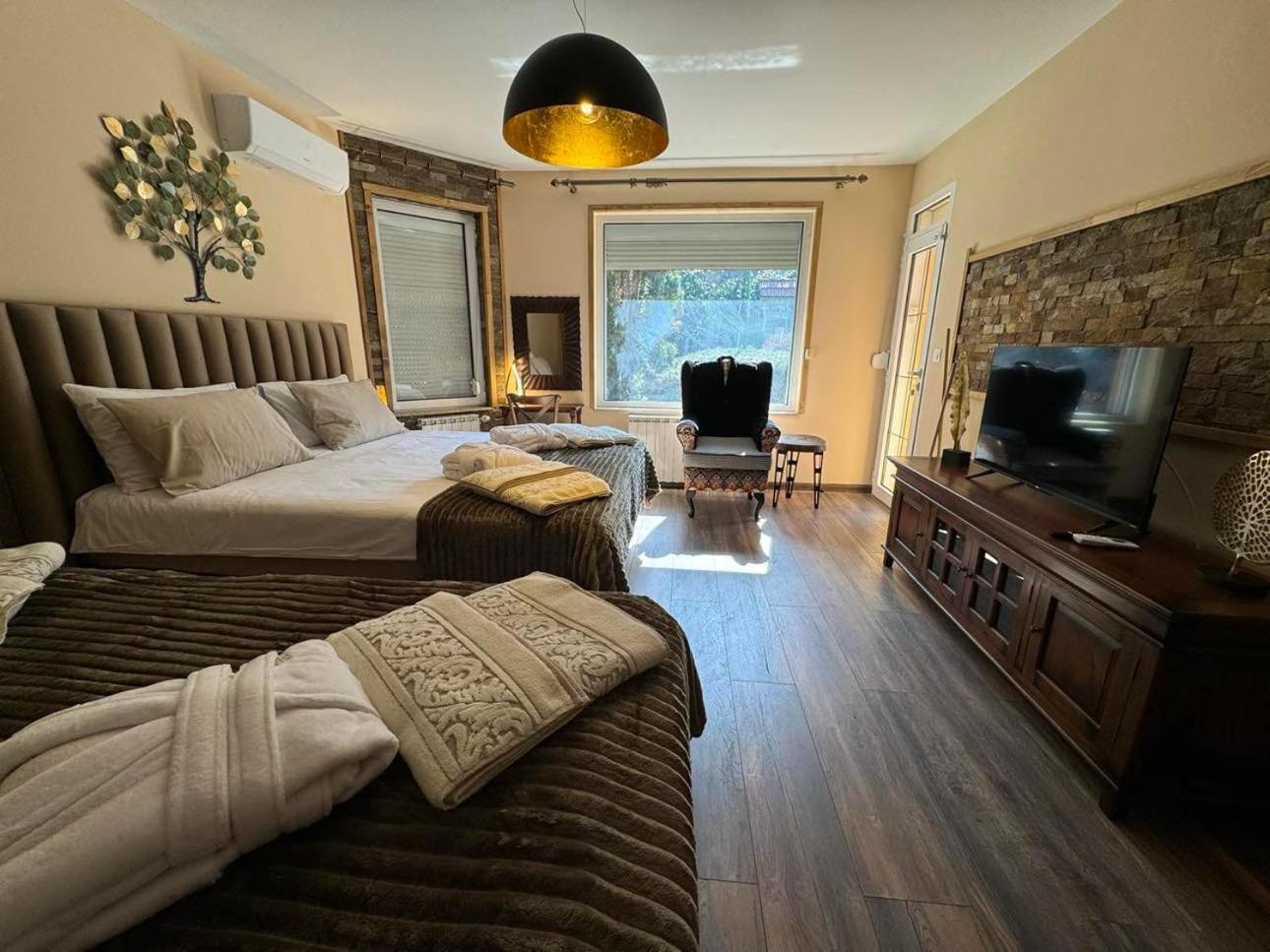 Villa Boyana City & Relax with Hot Jacuzzi and Sauna by BookVillaBG