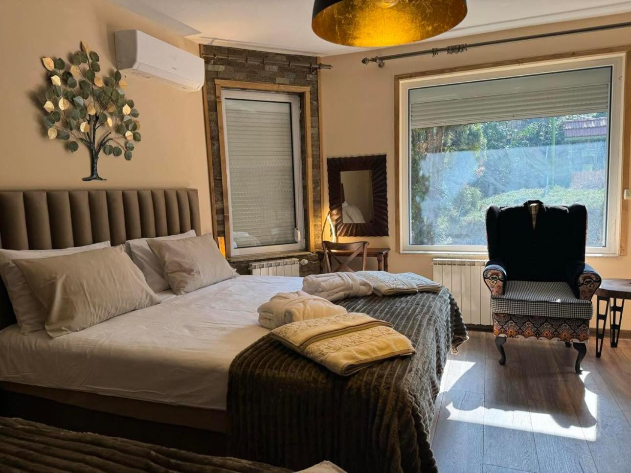 Villa Boyana City & Relax with Hot Jacuzzi and Sauna by BookVillaBG