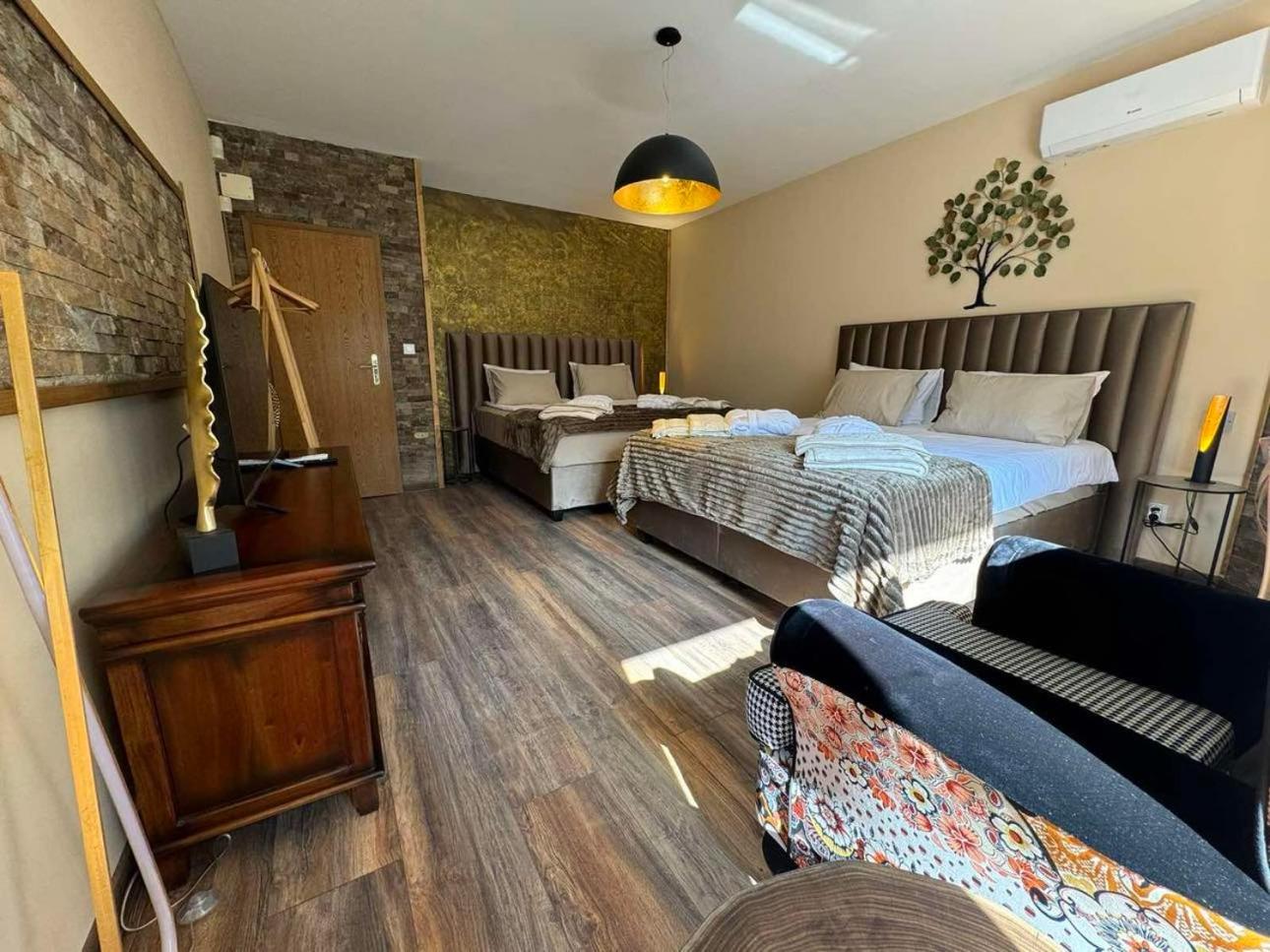 Villa Boyana City & Relax with Hot Jacuzzi and Sauna by BookVillaBG