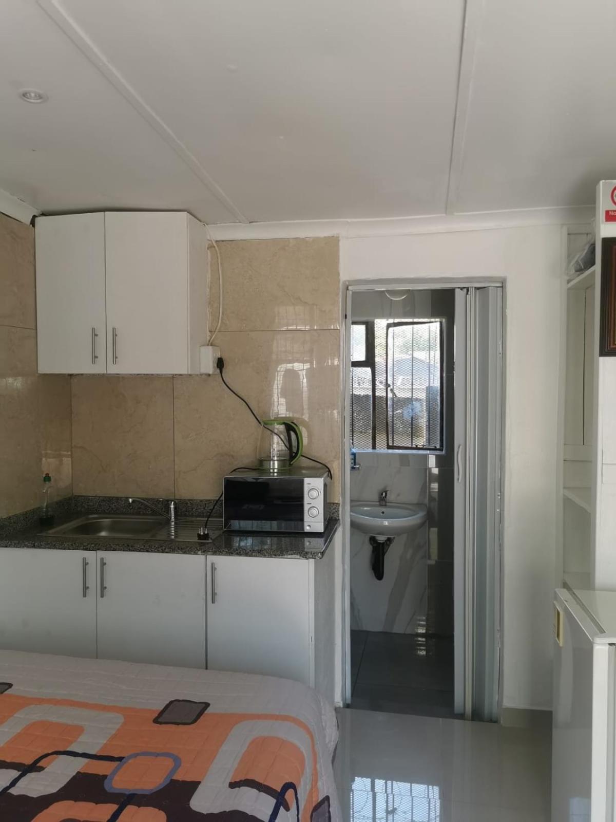 P & T Guesthouses view 4