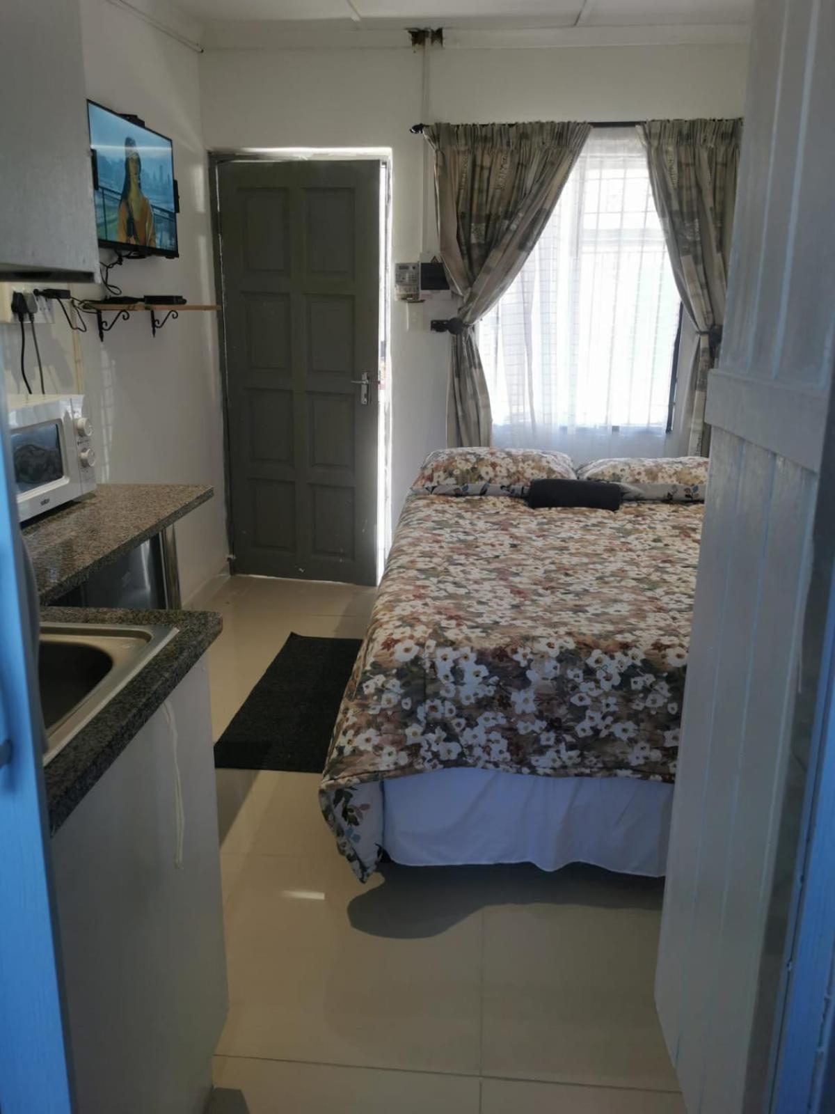 P & T Guesthouses view 5