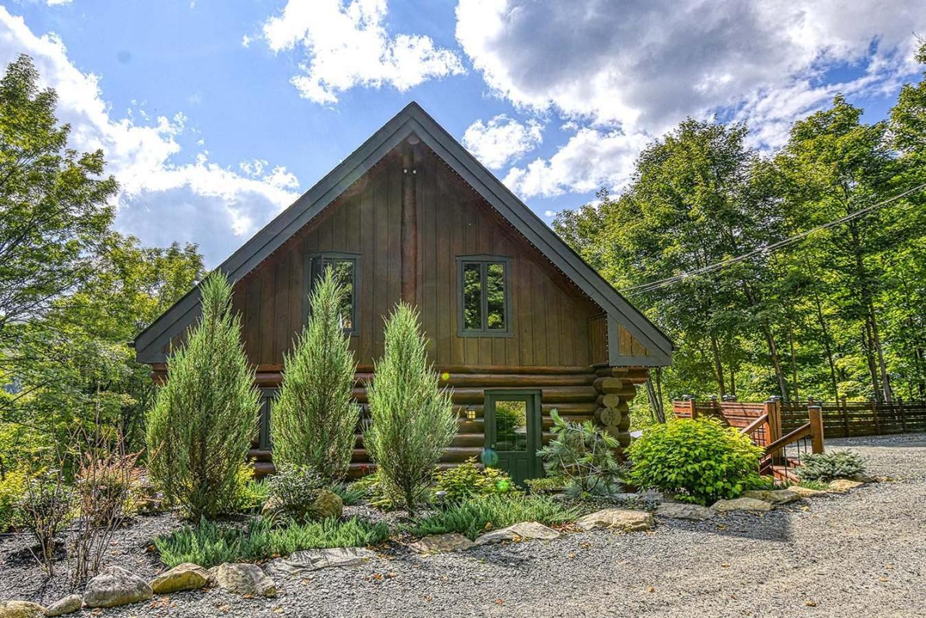 Luxurious log cabin with private spa