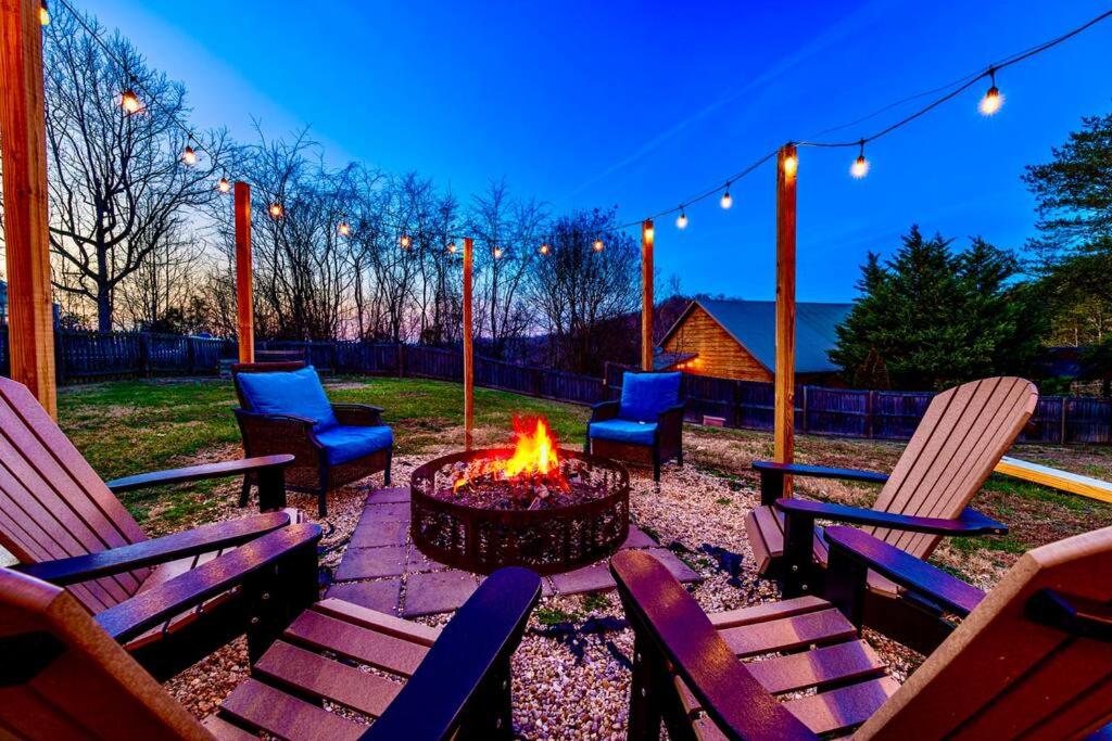 One Level, Pet Friendly, Huge Fenced in Yard, Views, EasyRoads, Pool Table, Spa, Theater, Outdoor fun view 5