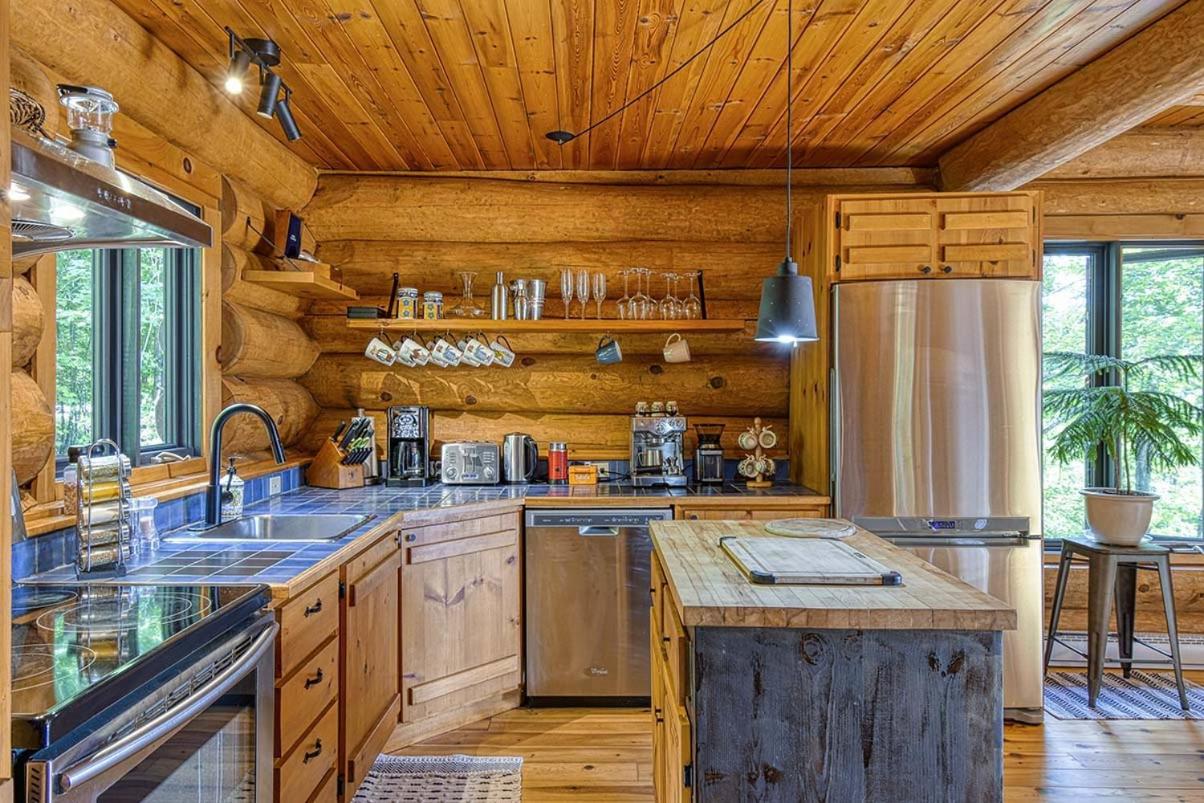 Luxurious log cabin with private spa