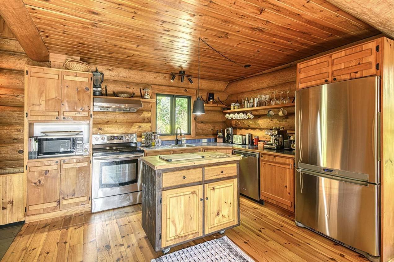 Luxurious log cabin with private spa