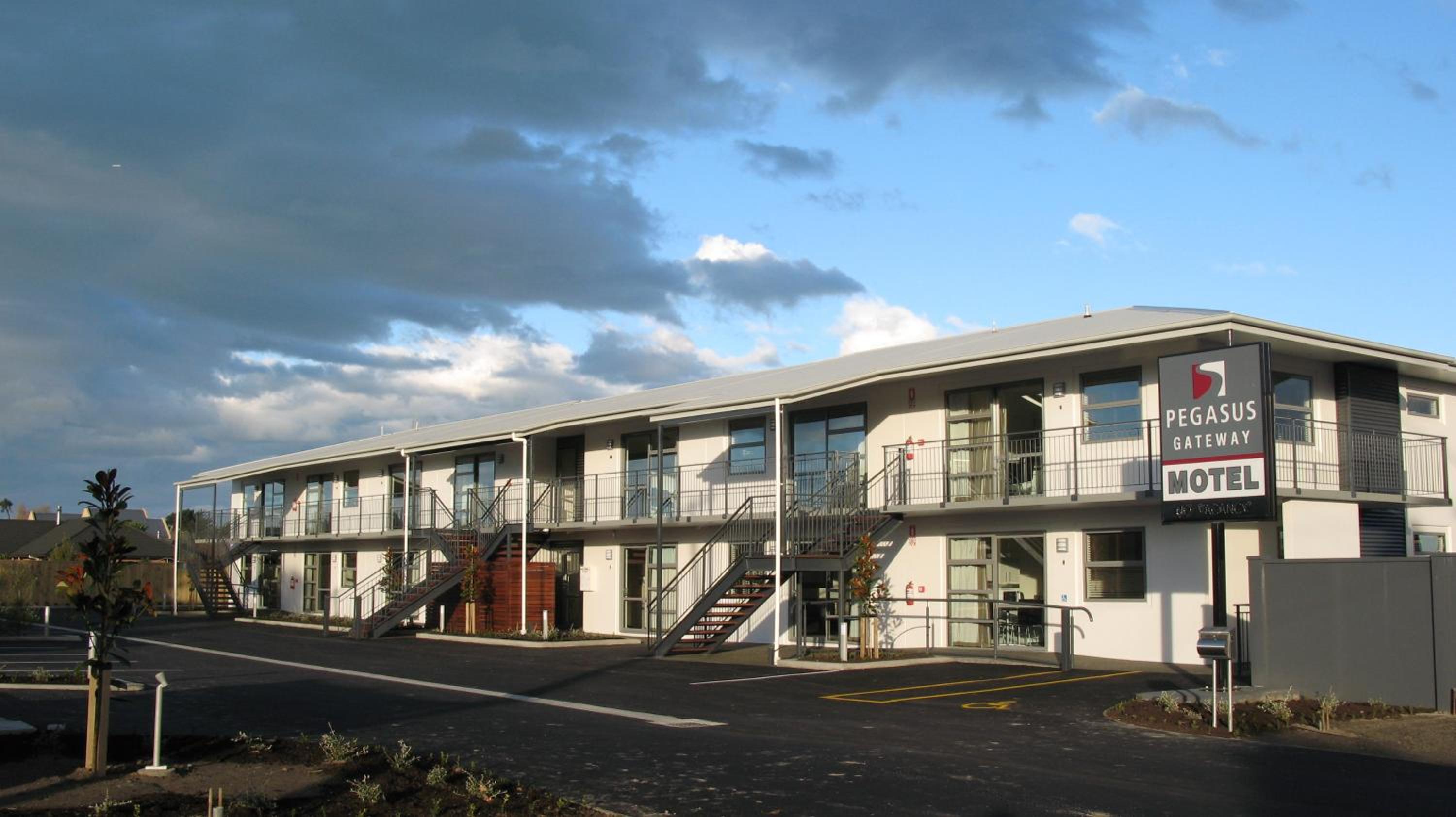 Pegasus Gateway Motels & Apartments