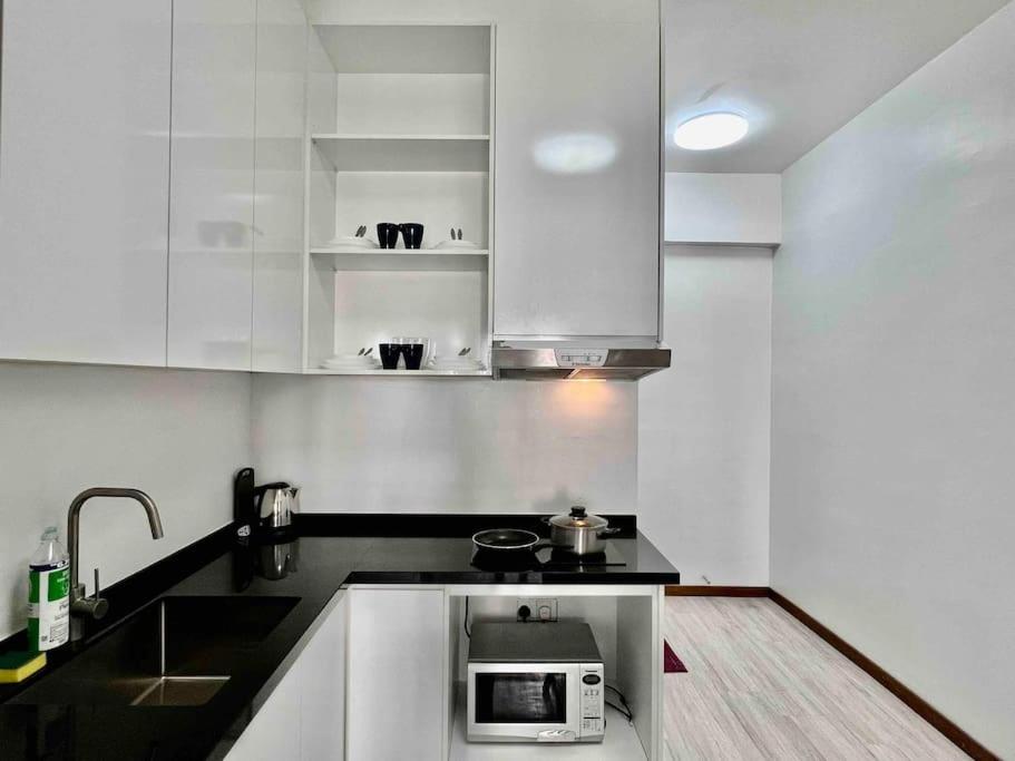 Studio Suite at Casa Mutiara 5 mins walk to LRT, Jalan Alor and Bukit Bintang