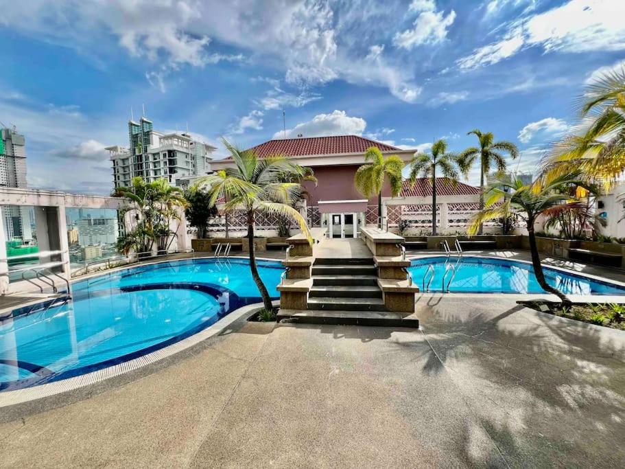 Studio Suite at Casa Mutiara 5 mins walk to LRT, Jalan Alor and Bukit Bintang