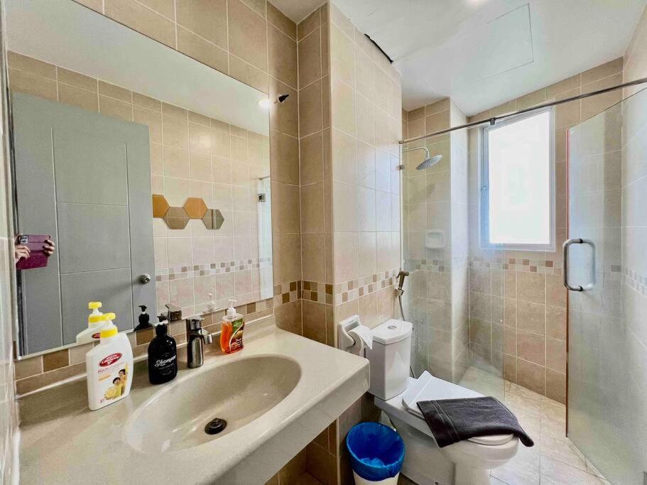 Studio Suite at Casa Mutiara 5 mins walk to LRT, Jalan Alor and Bukit Bintang