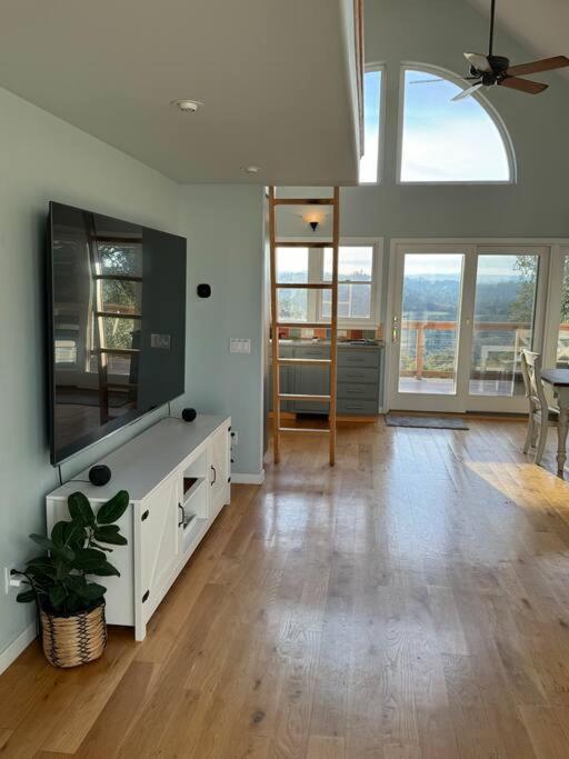 The Fiddletown Vineyard Retreat