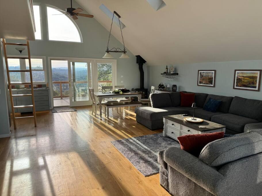 The Fiddletown Vineyard Retreat