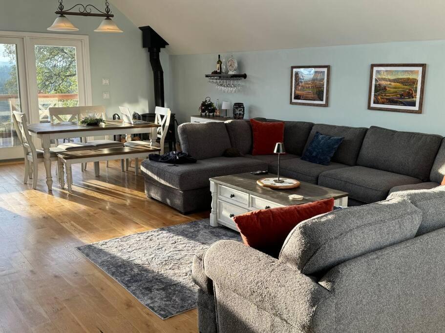 The Fiddletown Vineyard Retreat