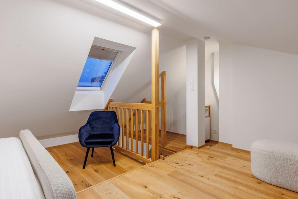 2 rooms apartment with terrace and FREE parking near metro