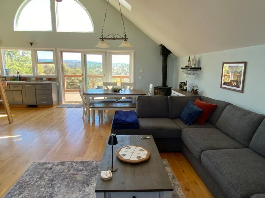 The Fiddletown Vineyard Retreat