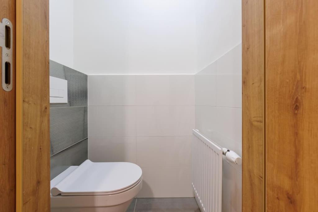 2 rooms apartment with terrace and FREE parking near metro