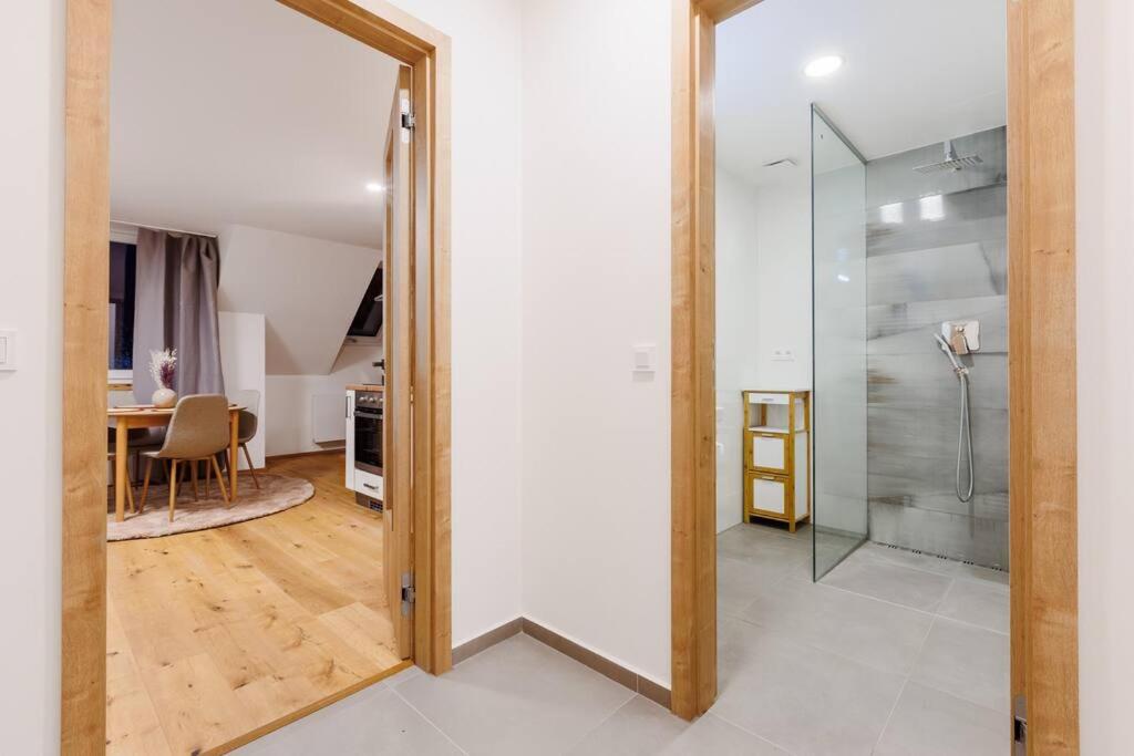 2 rooms apartment with terrace and FREE parking near metro